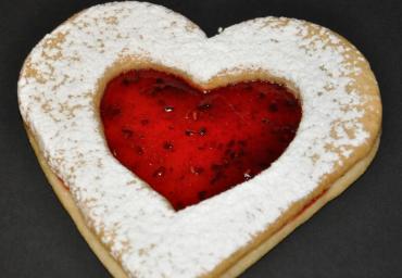 Holiday Decorated Cookie- Linzen Heart